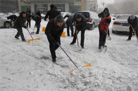嵩陽煤機(jī)掃雪 嵩陽煤機(jī)掃雪