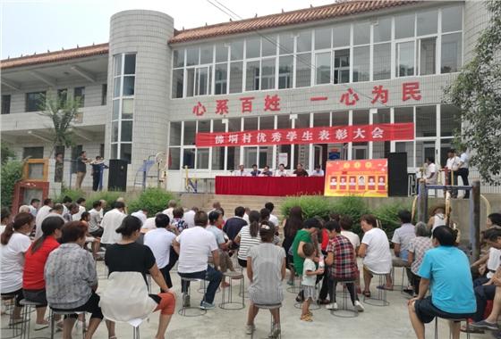 金秋助學(xué)：嵩陽(yáng)煤機(jī)助學(xué)山區(qū)大學(xué)新生