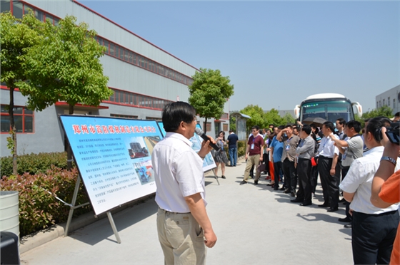 鄭州市工信委及鄭州百強百高企業(yè)領導蒞臨嵩陽煤機現場觀摩