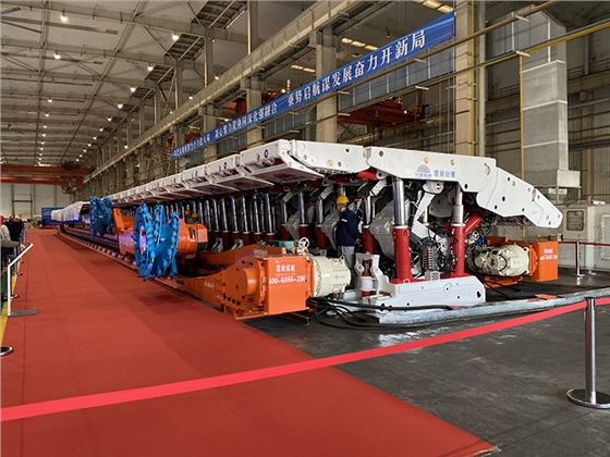 鄭州市嵩陽(yáng)煤機(jī)實(shí)現(xiàn)重要突破：&ldquo;三機(jī)一架&rdquo;（掘進(jìn)機(jī)、采煤機(jī)、輸送機(jī)、液壓支架）成功出口越南