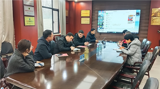 中烏攜手共拓礦業(yè)新篇 烏茲別克斯坦客戶蒞臨嵩陽煤機考察交流