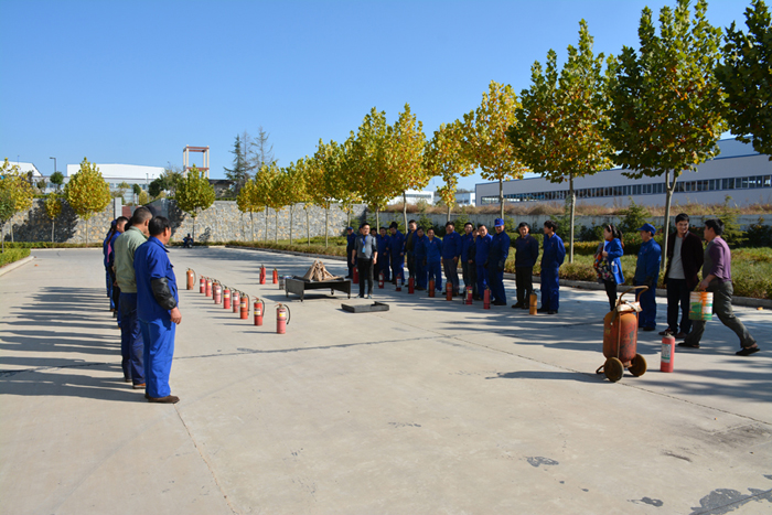 嵩陽(yáng)煤機(jī)消防演練 嵩陽(yáng)煤機(jī)消防演練