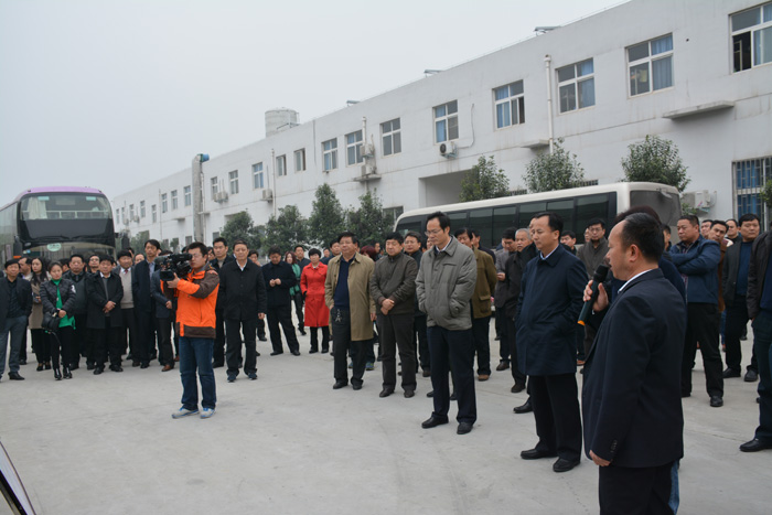 登封市委書記鄭福林、市長王鴻勛等領(lǐng)導(dǎo)到嵩陽煤機TATA項目現(xiàn)場觀摩
