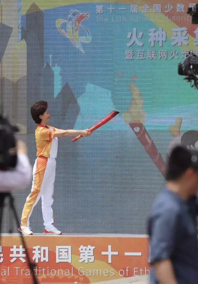 今天的告成觀星臺(tái)，一場(chǎng)火炬?zhèn)鬟f燃遍全國(guó)！