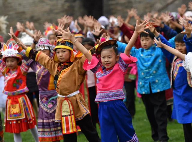 今天的告成觀星臺(tái)，一場(chǎng)火炬?zhèn)鬟f燃遍全國(guó)！