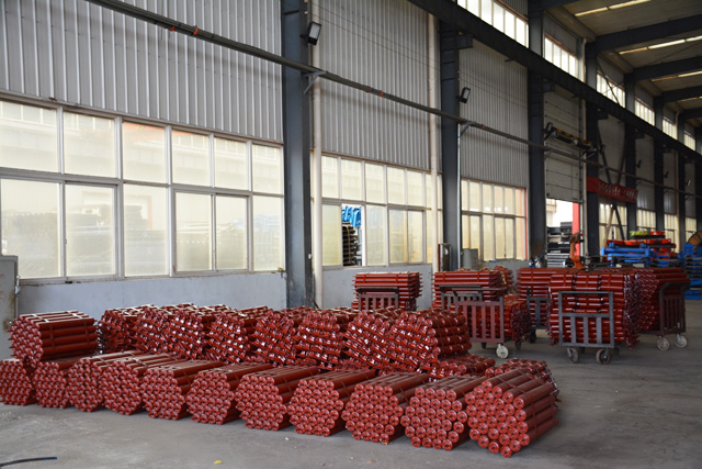 炎熱夏天嵩陽煤機帶式輸送機車間干的熱火朝天