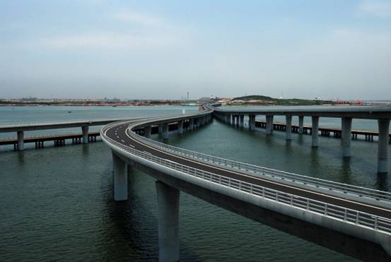 公司SBS改性瀝青產品用于青島海灣大橋 